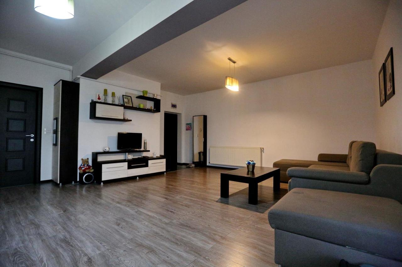 Ferienwohnung Bloc Izvor Piteşti Exterior foto